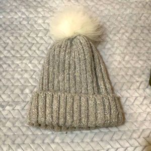 AKIRA GREY WINTER HAT WITH PUFF